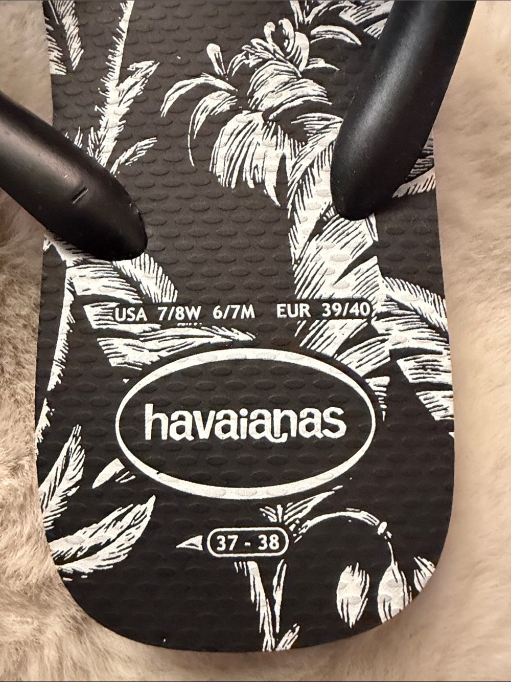 Havaianas Women's Logo Flip Sandals - Black/White Print 7-8 - Picture 2 of 5